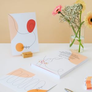 Minimalistisch proefschrift ontwerp met line-art en zachte pastelkleuren